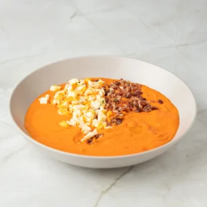 Salmorejo con huevo y jamón