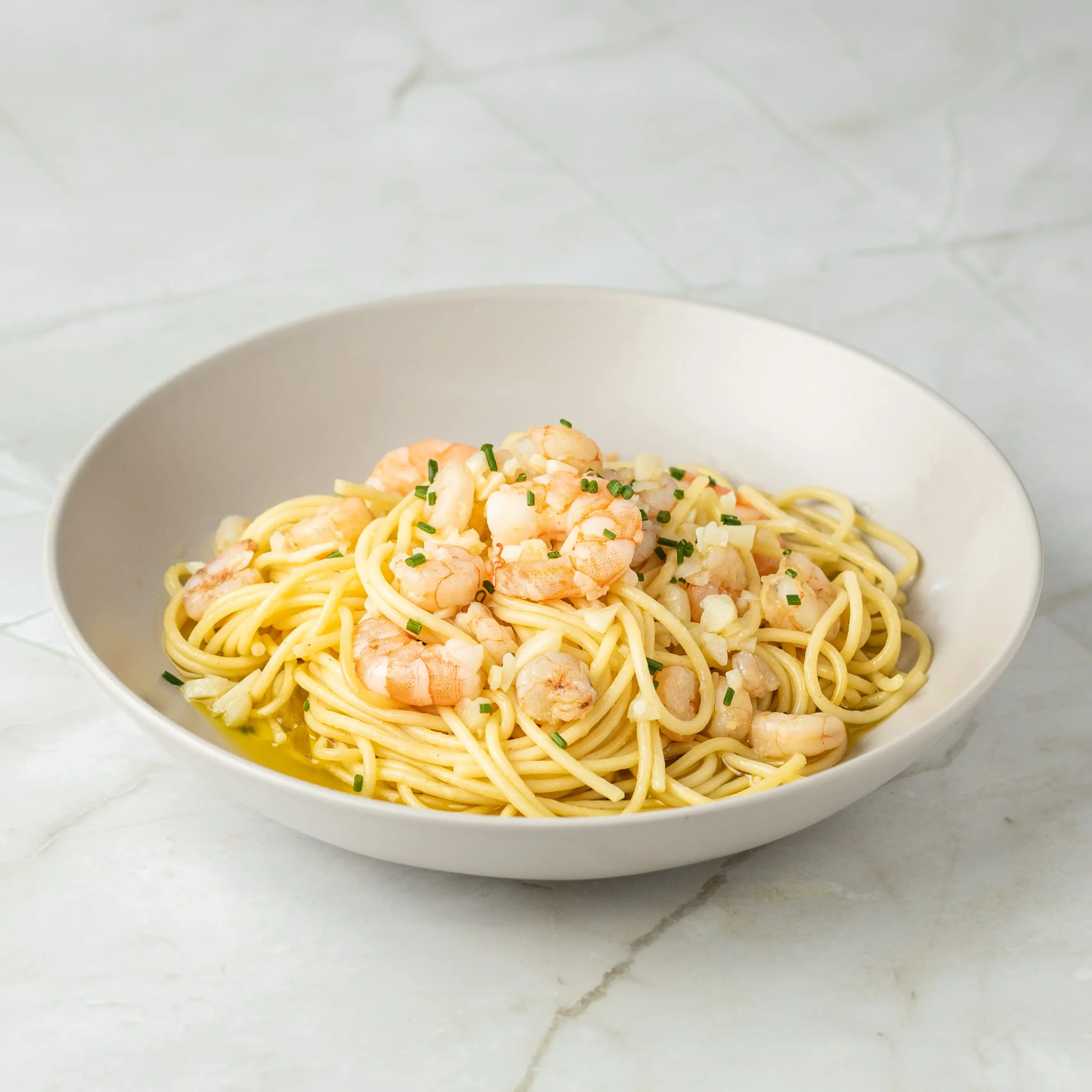 Spaguetti-al-ajillo-con-gambas.webp